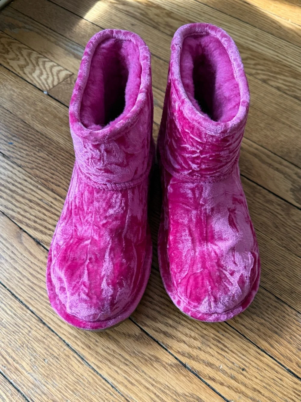 UGG Classic Mini II Boots - Size 5 - NWOB